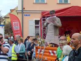 Der Organisator und Sprecher 