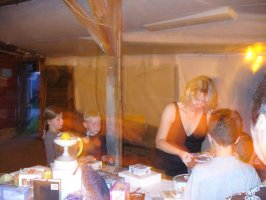 Die Tombola aufgebaut.